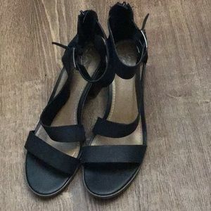 Black thick high heel shoes with straps